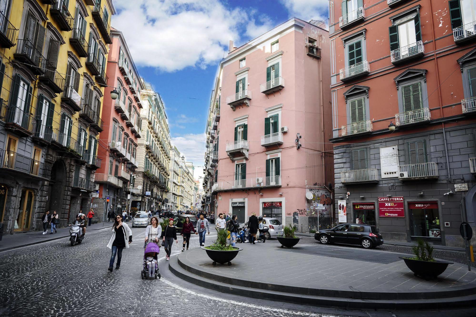 Le 4 Stagioni Napoli Centro Otel Dış mekan fotoğraf